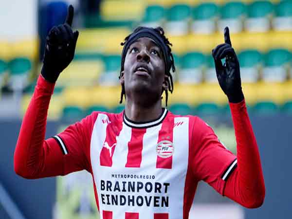 Ngôi sao người Anh Noni Madueke đã chuyển sang nước ngoài thi đấu cho PSV Eindhoven vào năm 2019