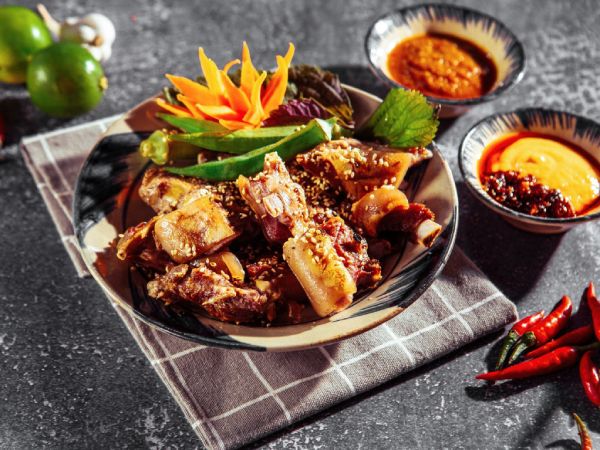 Ngủ mơ thấy thịt dê báo mộng điềm đen hay đỏ?