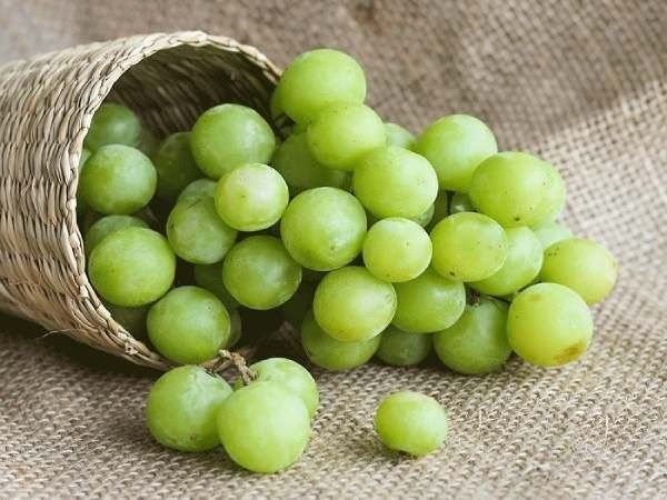 Mộng mị thấy mình mang nho đi biếu bố mẹ