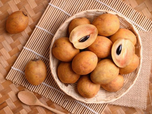 Nằm mơ thấy quả hồng xiêm có điềm gì, đen hay đỏ?