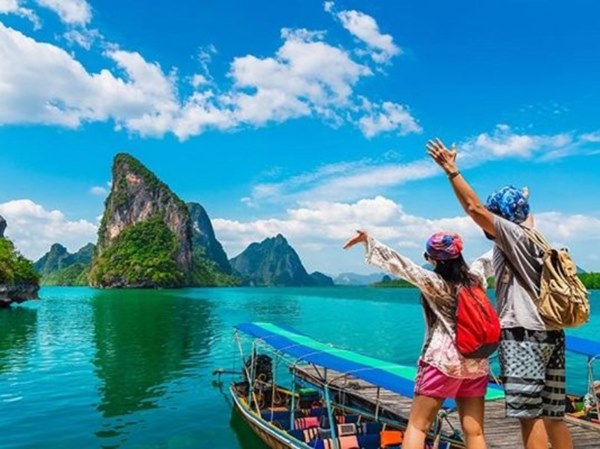 Mơ thấy đi du lịch cùng bạn bè báo mộng điềm gì?