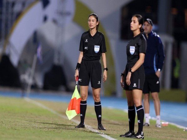 Tin BĐ: Phản ứng khó tin của nữ trọng tài Lào SEA Games 33