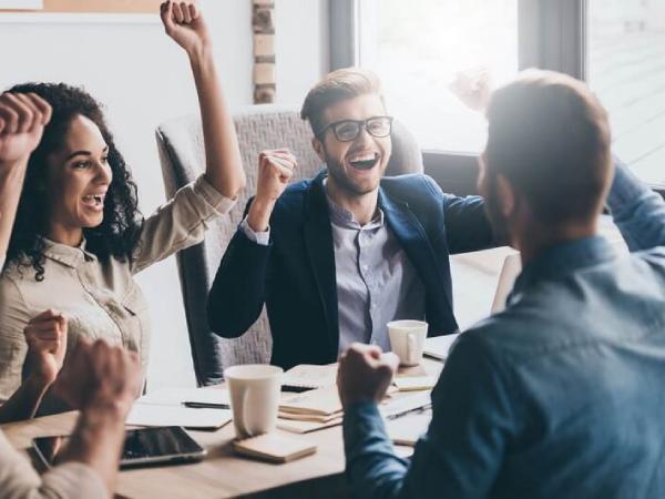 Mơ thấy đồng nghiệp giúp đỡ mình