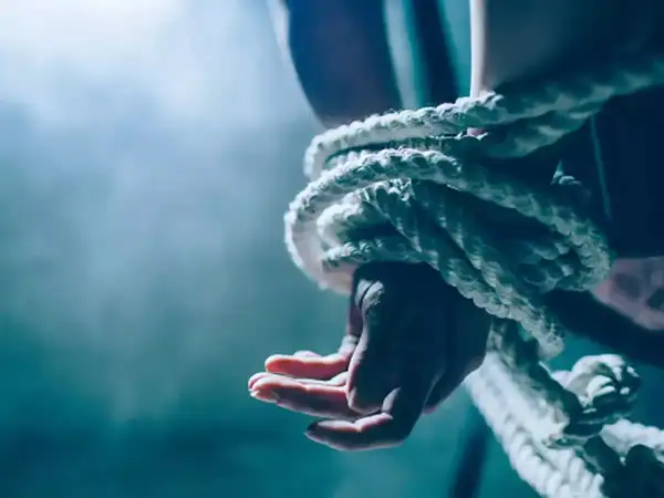 Ngủ mơ thấy bị kẻ thù bắt cóc